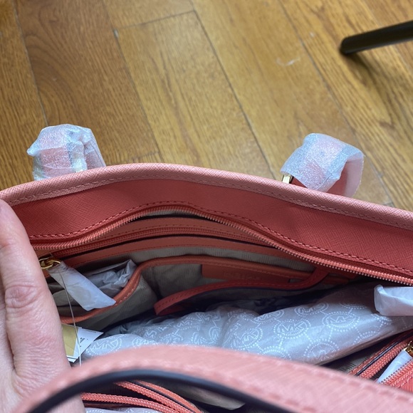 ๐ Michael kors NWT jet set leather medium peach tote gorgeous ๐ - Picture 8 of 15